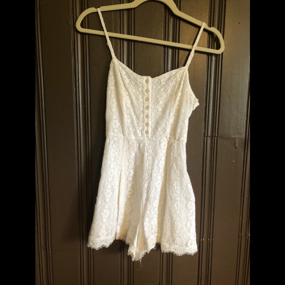 Urban outfitters White lace romper